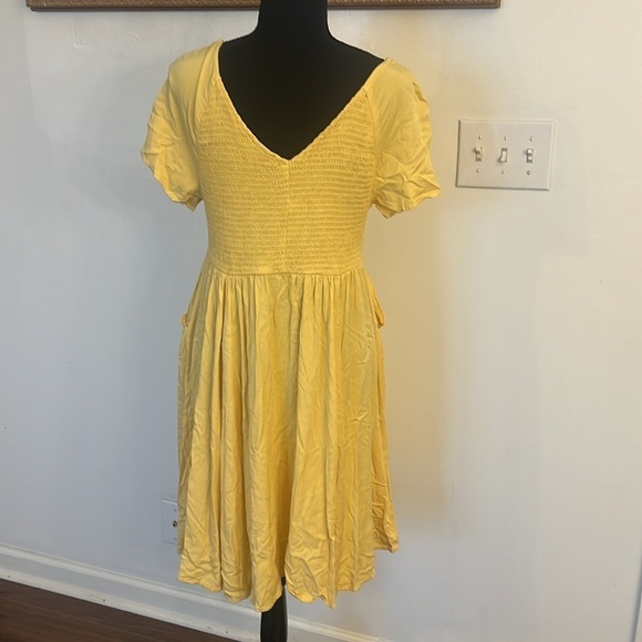 Torrid Sunshine Yellow Smocked Bodice Pleated V-Neck Dress, Sz. 1 - Picture 4 of 10